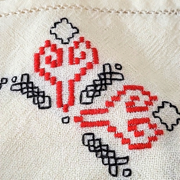 Vintage Romanian Linen Embroidered Napkins - Set of 8 - Picture 5 of 6